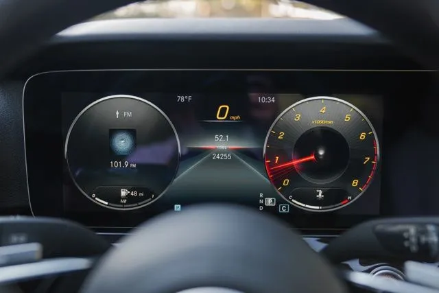 Mercedes-Benz E-Class photo 26