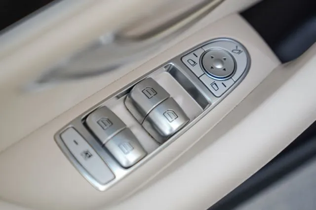 Mercedes-Benz E-Class photo 40
