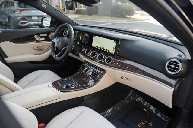 Mercedes-Benz E-Class photo 20