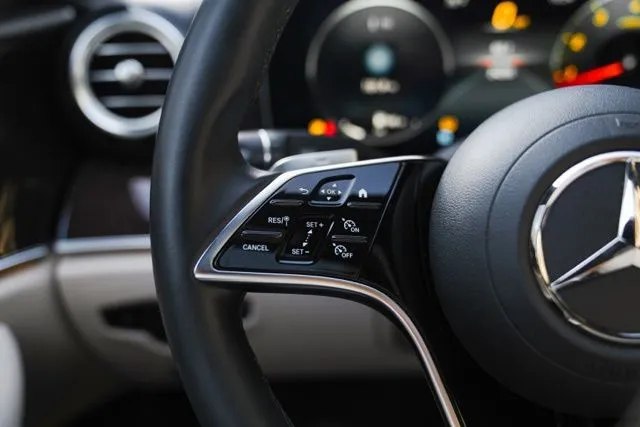 Mercedes-Benz E-Class photo 24