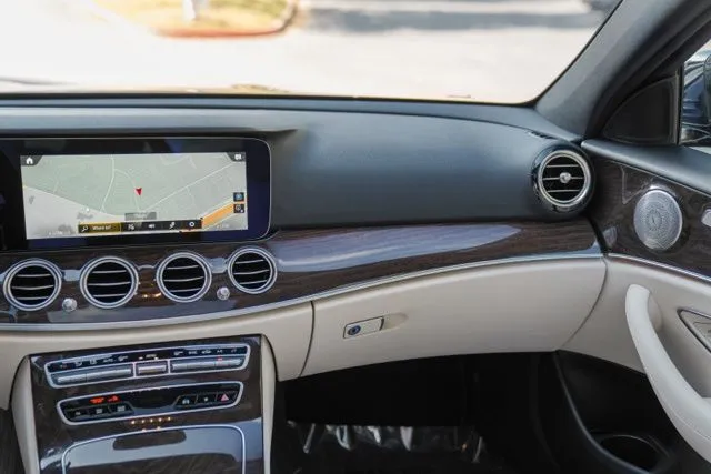 Mercedes-Benz E-Class photo 22
