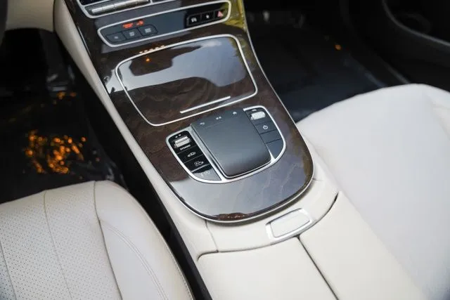 Mercedes-Benz E-Class photo 30
