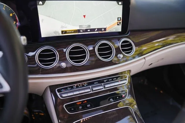 Mercedes-Benz E-Class photo 29