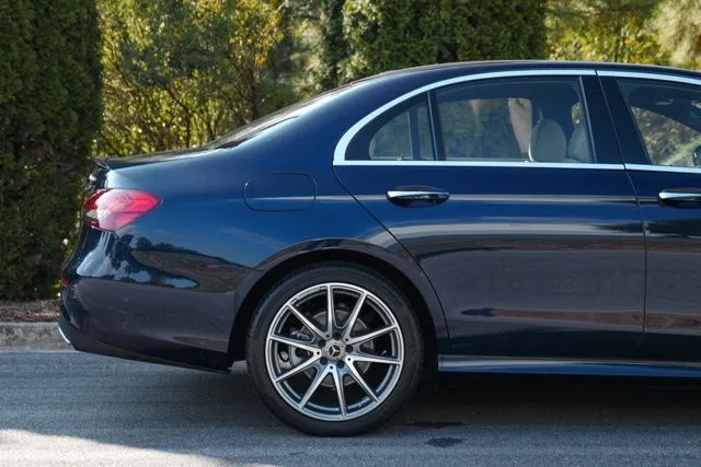 Mercedes-Benz E-Class photo 9
