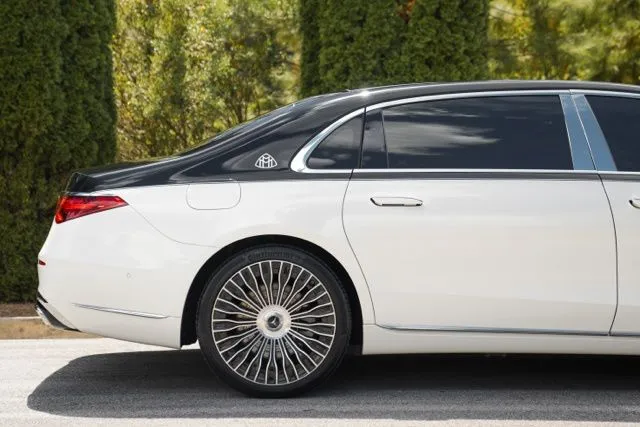 Mercedes-Benz S-Class photo 9