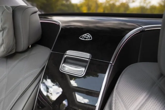 Mercedes-Benz S-Class photo 57
