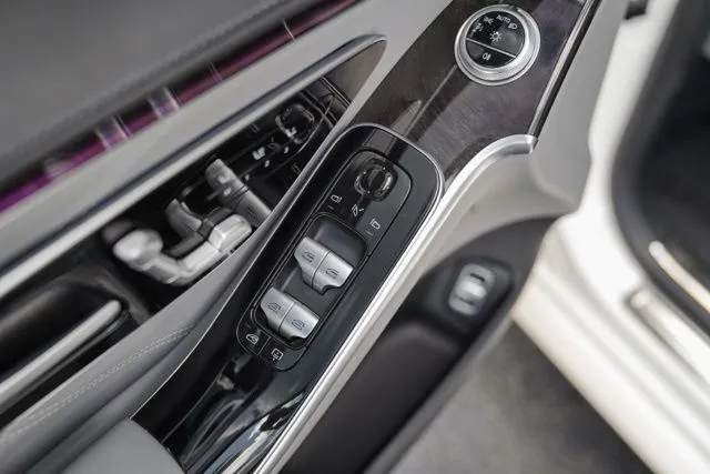 Mercedes-Benz S-Class photo 64