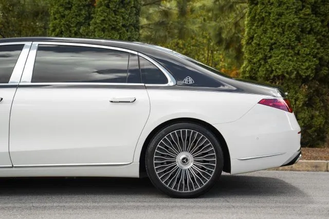 Mercedes-Benz S-Class photo 7