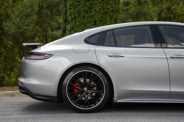 Porsche Panamera photo 9