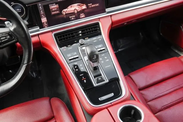 Porsche Panamera photo 26