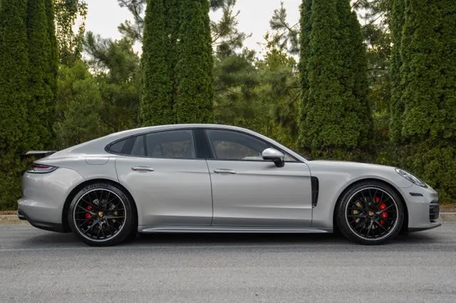 Porsche Panamera photo 8