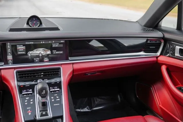 Porsche Panamera photo 24