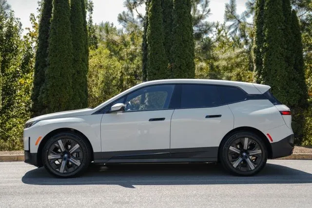 BMW iX photo 5