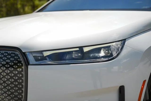 BMW iX photo 4