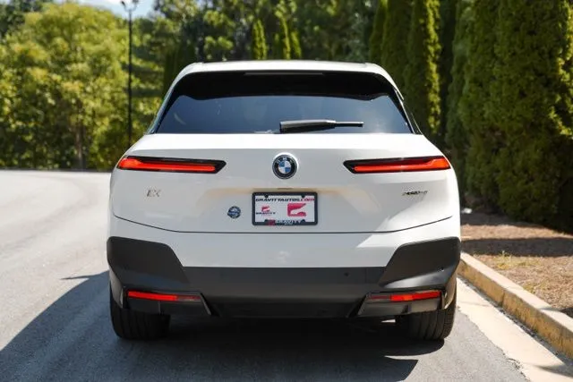 BMW iX photo 17