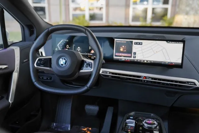 BMW iX photo 25