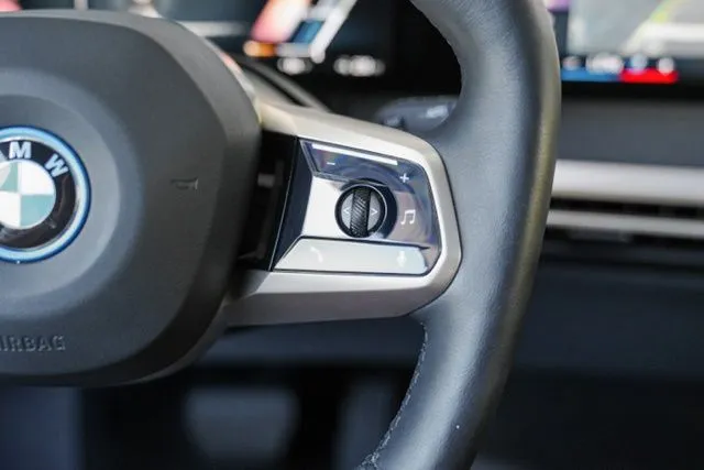 BMW iX photo 29