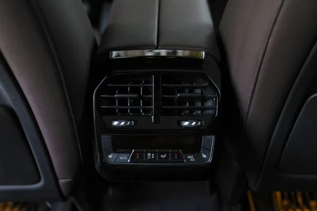 BMW iX photo 42