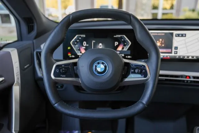 BMW iX photo 27