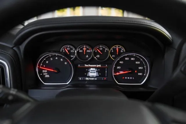 Chevrolet Silverado photo 30