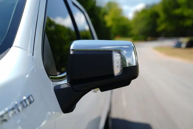 Chevrolet Silverado photo 18