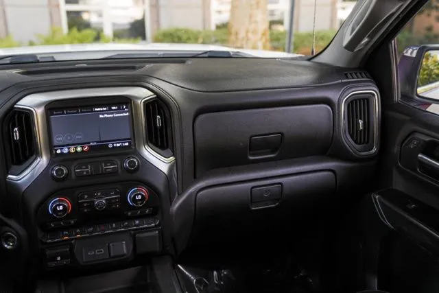 Chevrolet Silverado photo 25