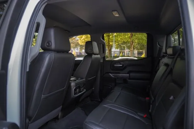 Chevrolet Silverado photo 34