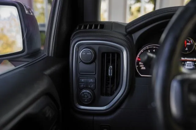 Chevrolet Silverado photo 29