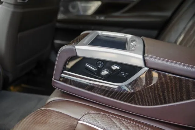 BMW 7 Series photo 41