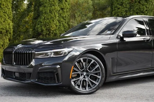 BMW 7 Series photo 3
