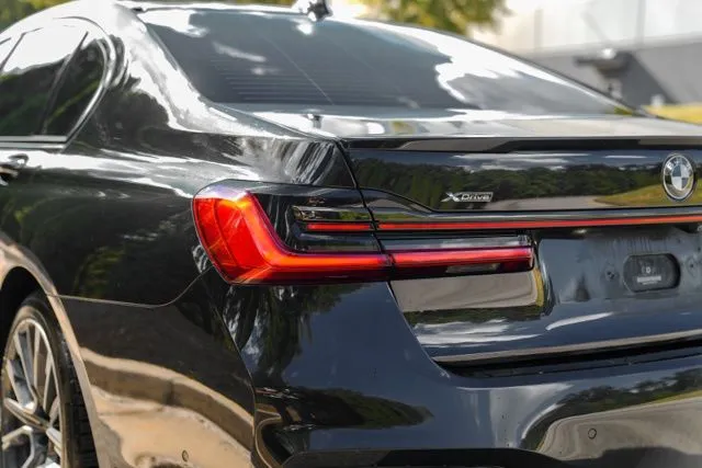 BMW 7 Series photo 10