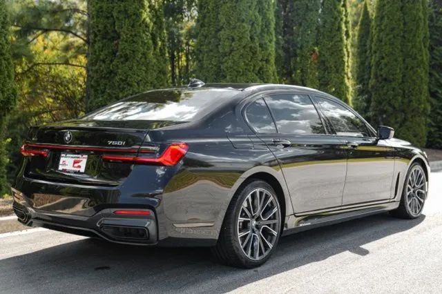 BMW 7 Series photo 9