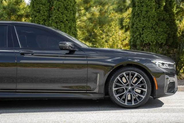 BMW 7 Series photo 8
