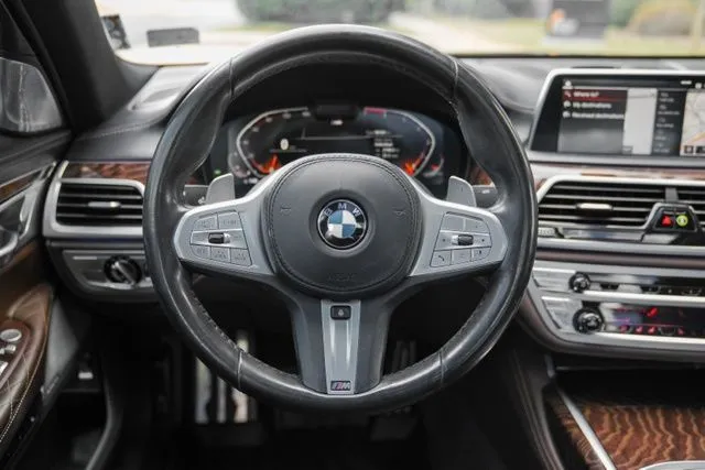 BMW 7 Series photo 23