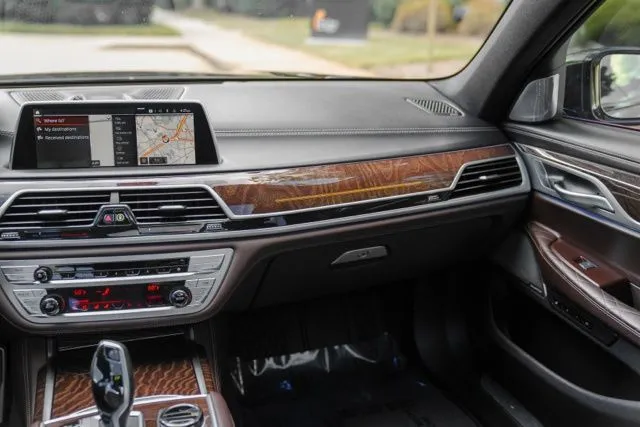 BMW 7 Series photo 20