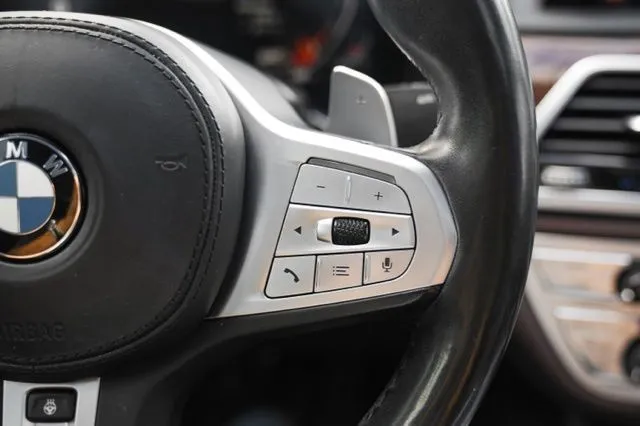 BMW 7 Series photo 25