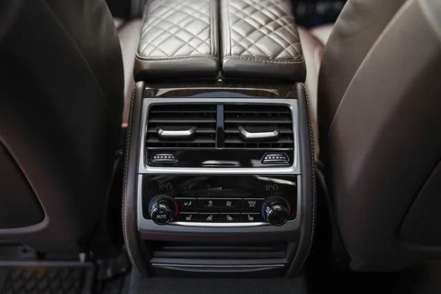 BMW 7 Series photo 39