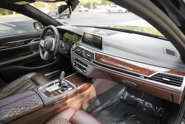 BMW 7 Series photo 18