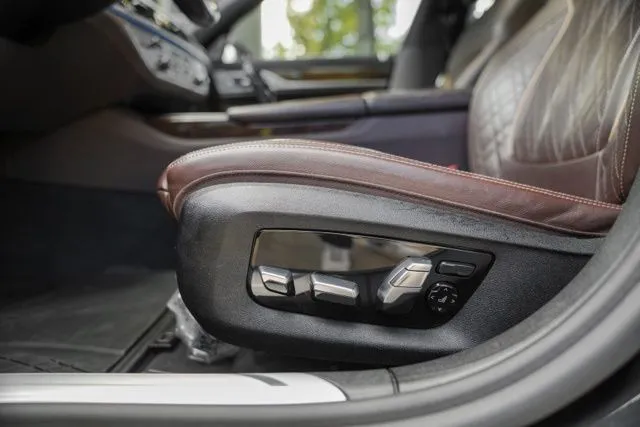 BMW 7 Series photo 32