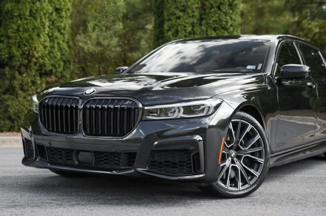 BMW 7 Series photo 2