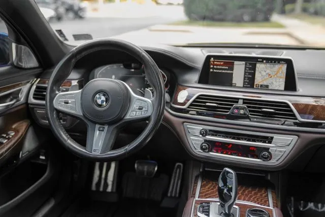 BMW 7 Series photo 19