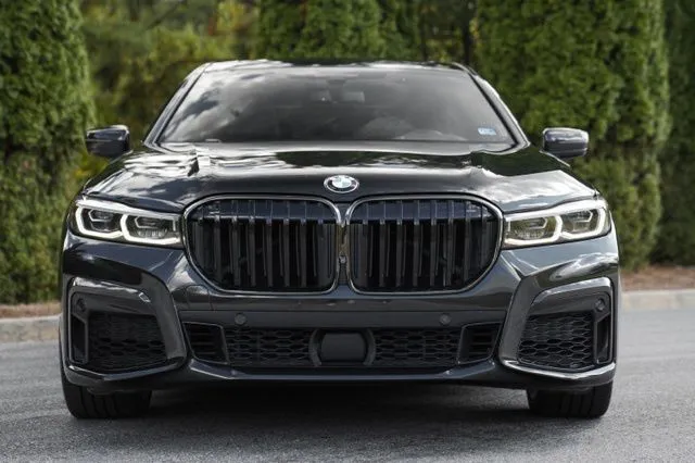 BMW 7 Series photo 12