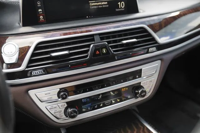 BMW 7 Series photo 29