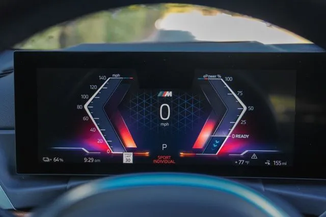 BMW i4 photo 28