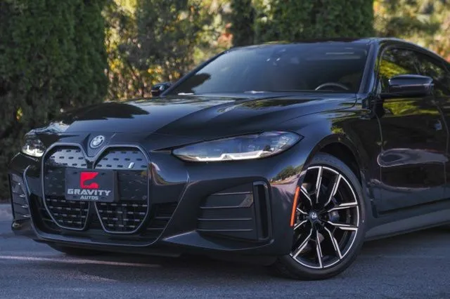 BMW i4 photo 2