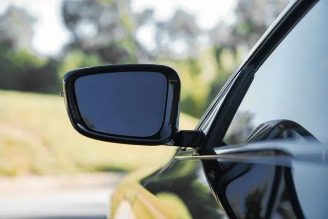 BMW i4 photo 19