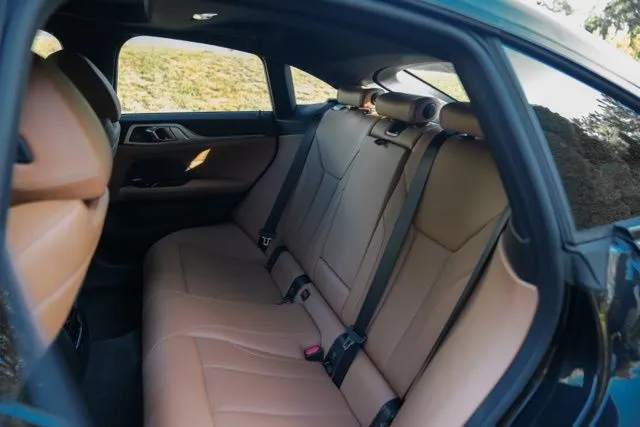 BMW i4 photo 37
