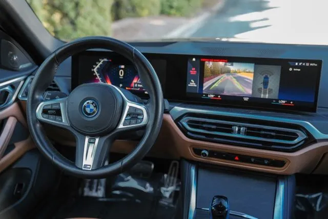 BMW i4 photo 23