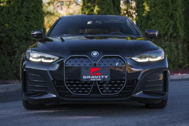 BMW i4 photo 15