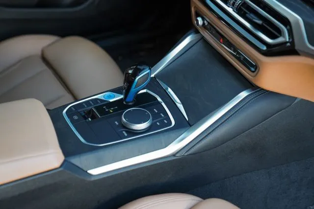BMW i4 photo 32